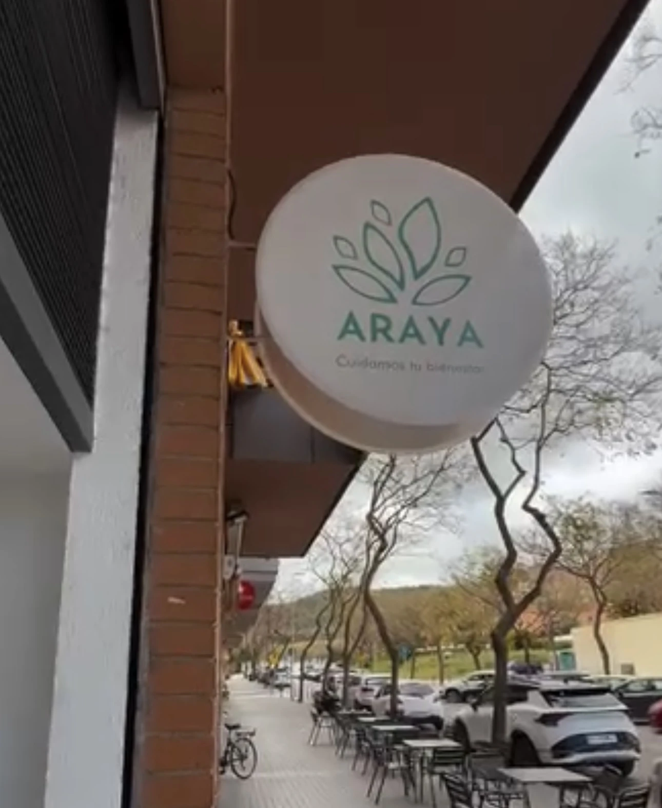 Fachada de Centro Araya en Castelldefels